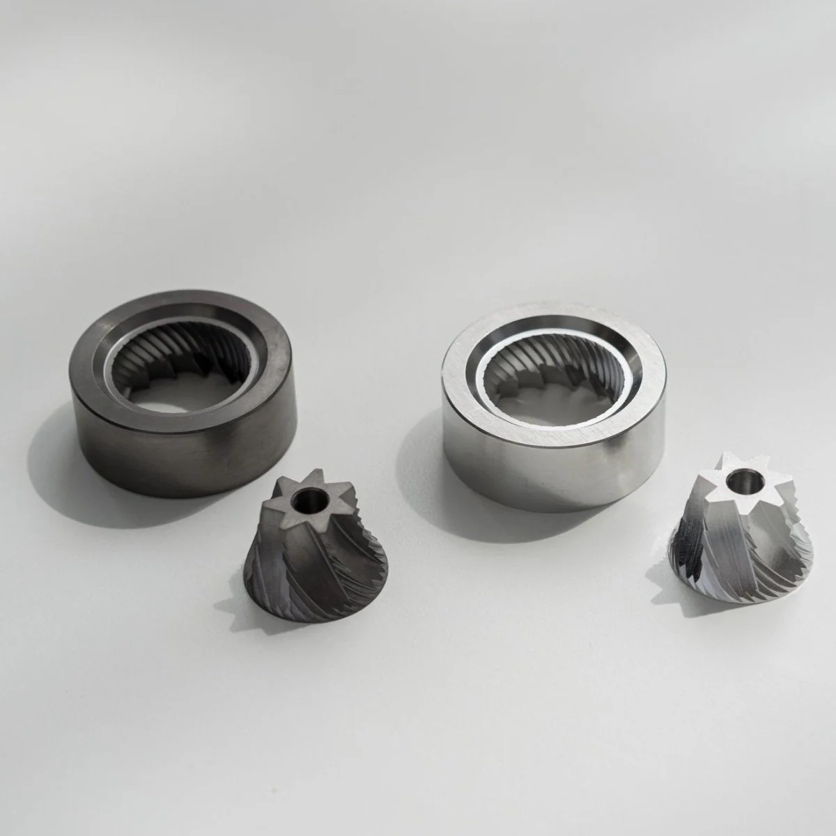 Option O Lagom Mini Silver Compact Coffee Grinder - Image 5
