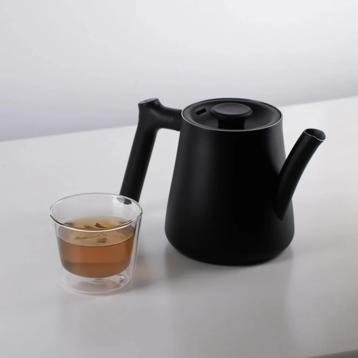 Varia AURA Teapot 1.0L – Modern Stainless Steel Tea Maker - Image 3